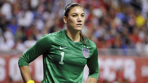 US soccer star Hope Solo responds to naked pictures after。